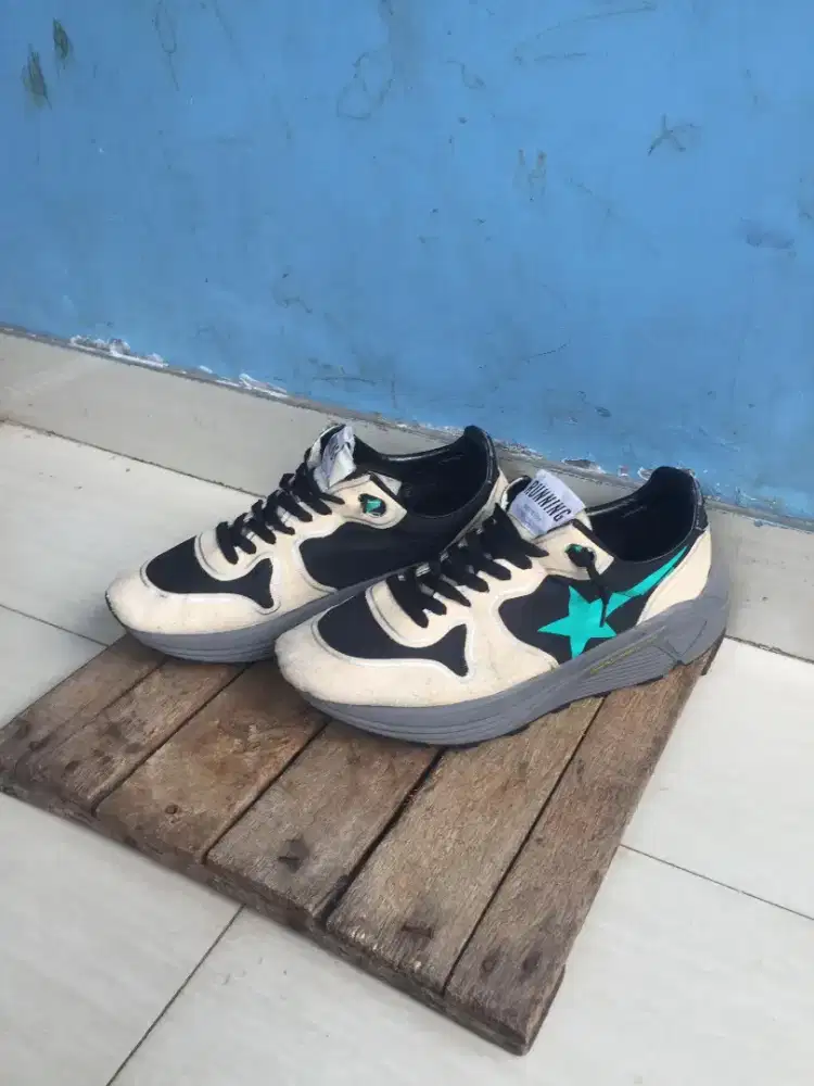 Sepatu Golden Goose Running