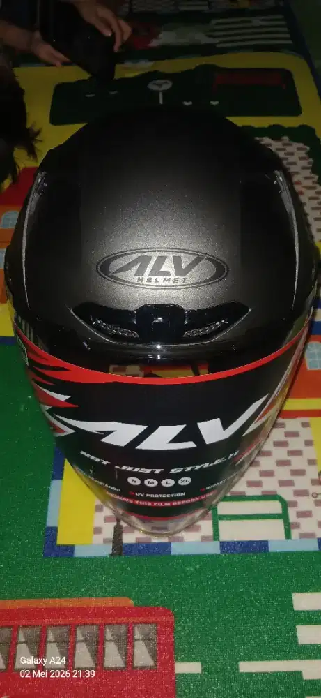 Alv ultron v1 hitam glossy size M