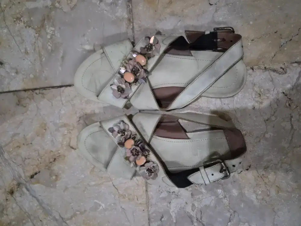 Sandal sepatu pvra