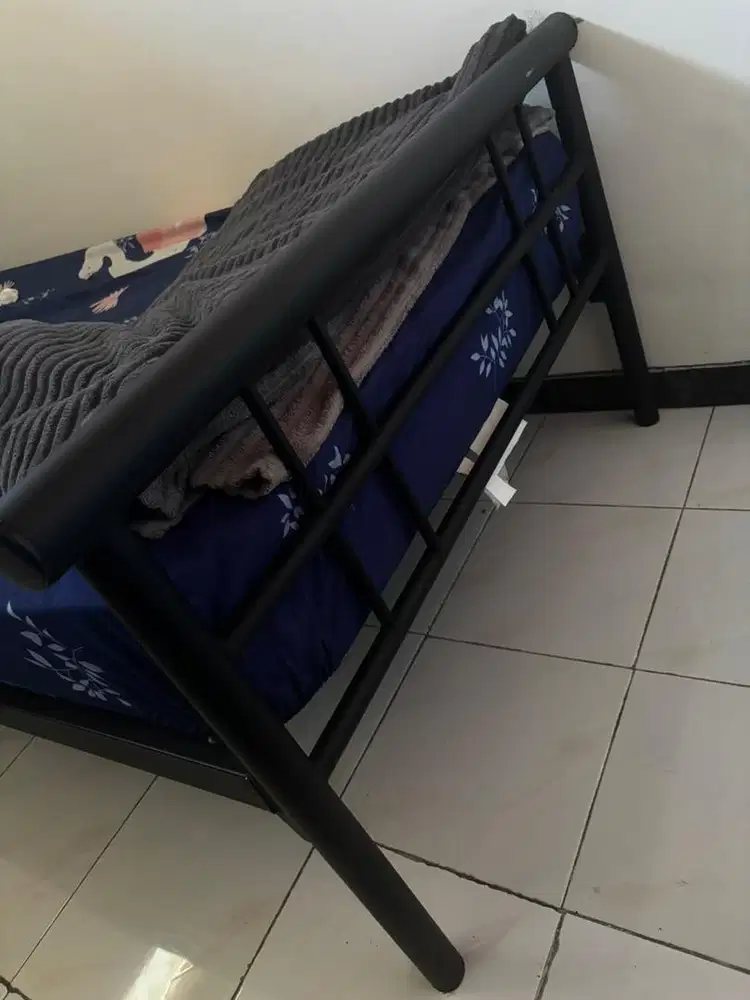 Dijual Ranjang Besi (Tanpa Kasur)