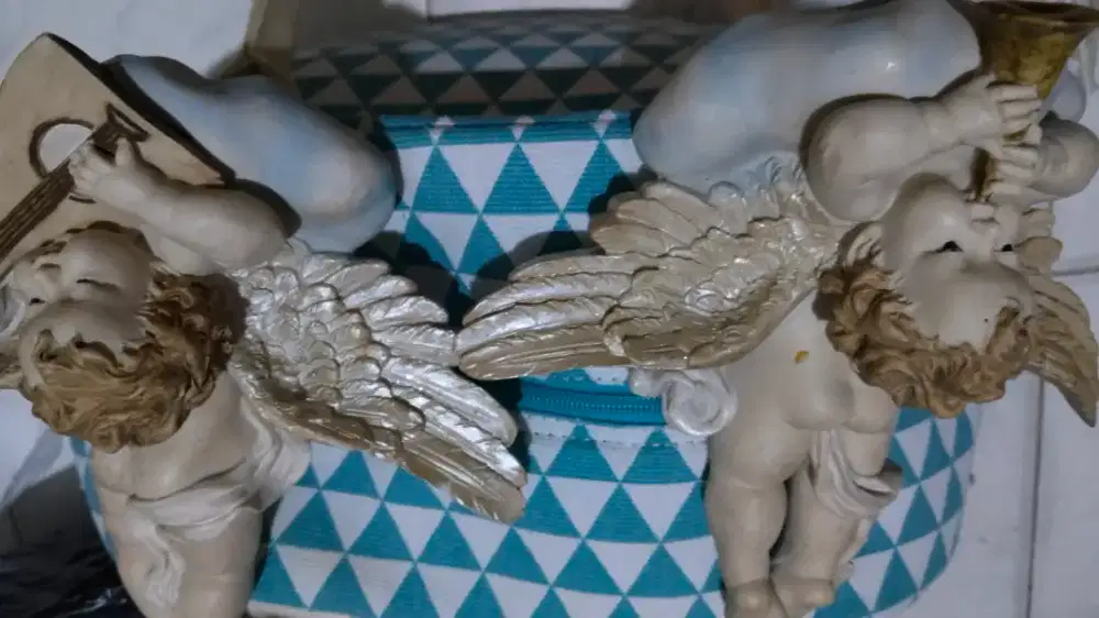 Patung angels dinding