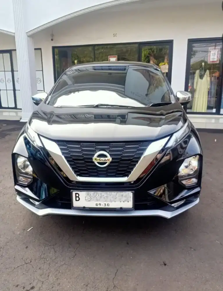Nissan Livina 1.5 VL AT thn. 2019, matic, warna hitam, Mulus