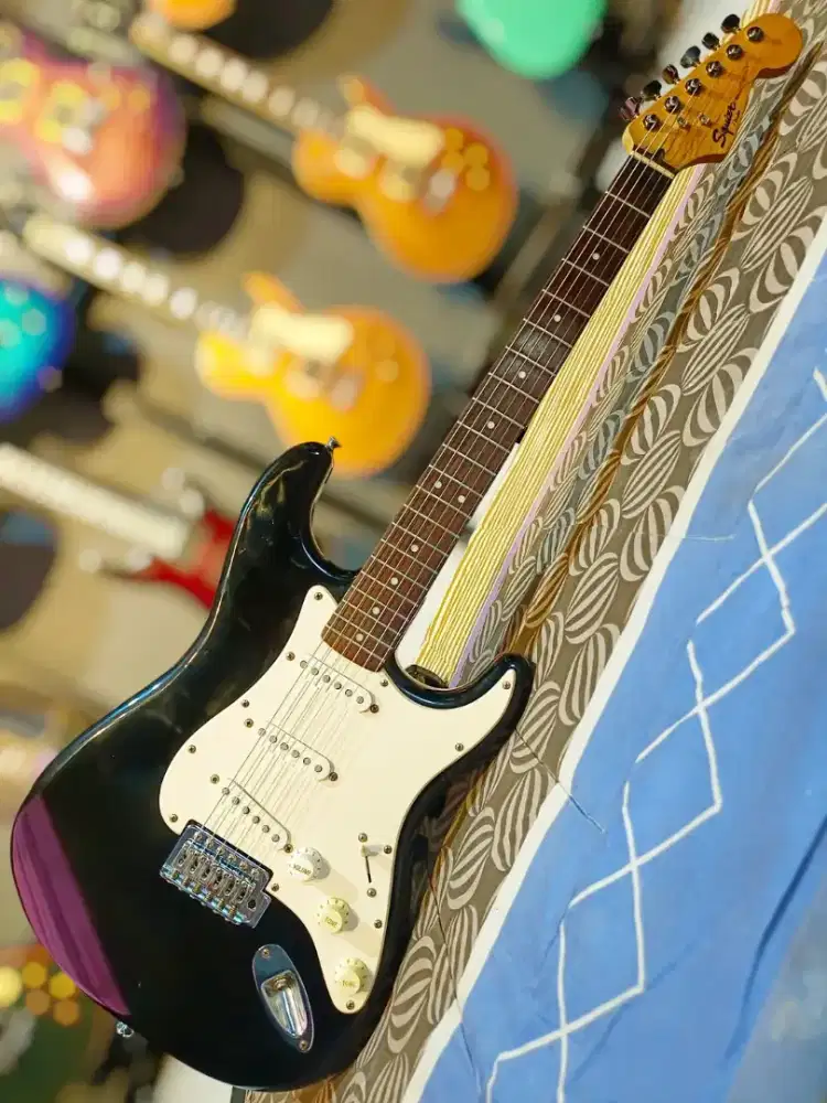 Squier Stratocaster Bullet in Black Original Upgrade