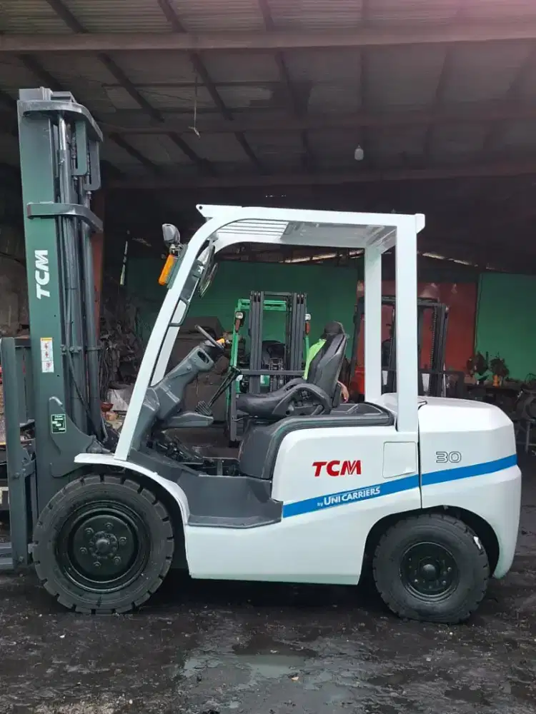 Forklift TCM 3 Ton,Manual,Tiang 4 Meter,Mesin Isuzu C240,Tahun 2019