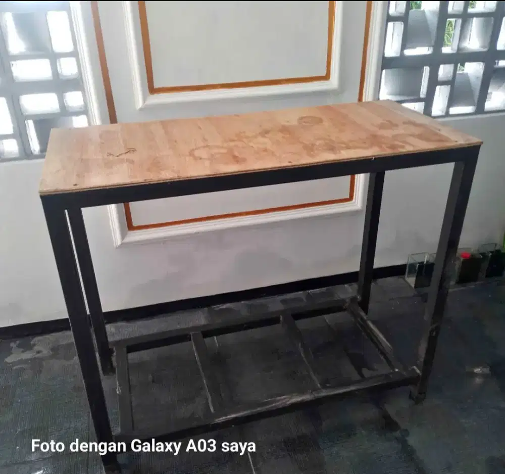 Meja besi holo / meja aquarium
