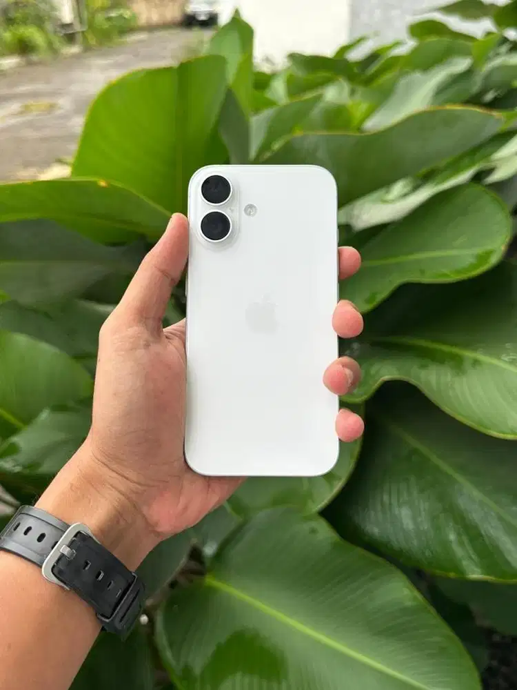 iphone 16 128 White