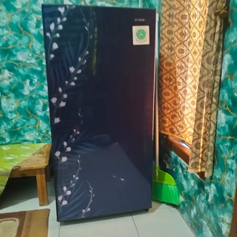 Bismillah semoga laku jual kulkas satu pintu merk SHARP kondisi normal