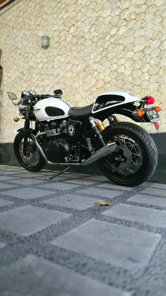 Triumph Thruxton Ace Cafe SE900 2015