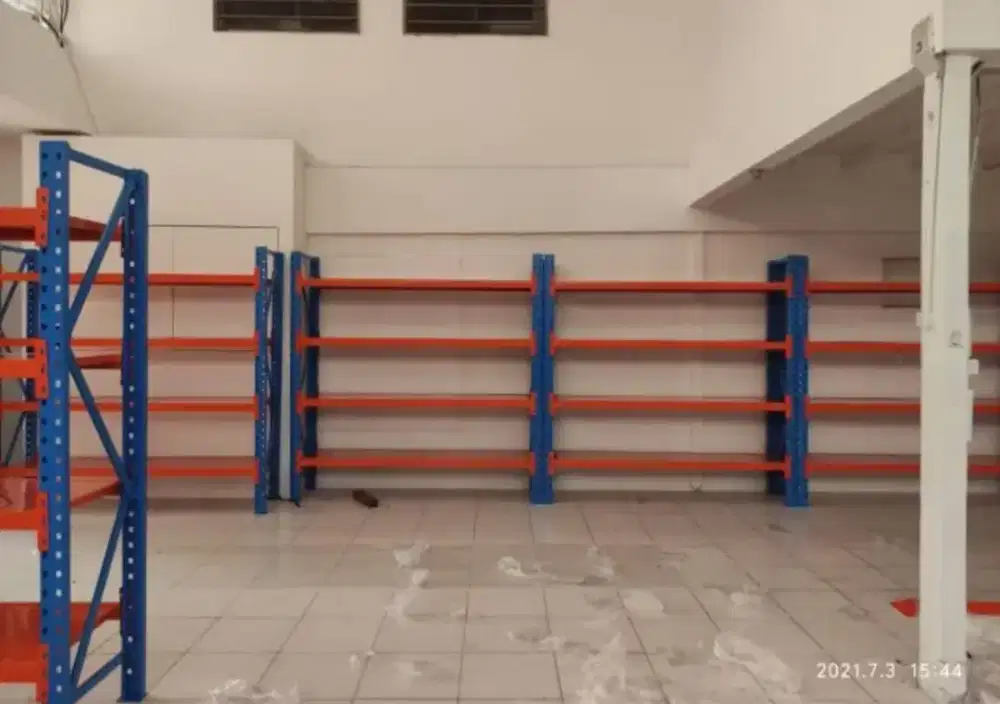 Rak besi kokoh tak tertandingi