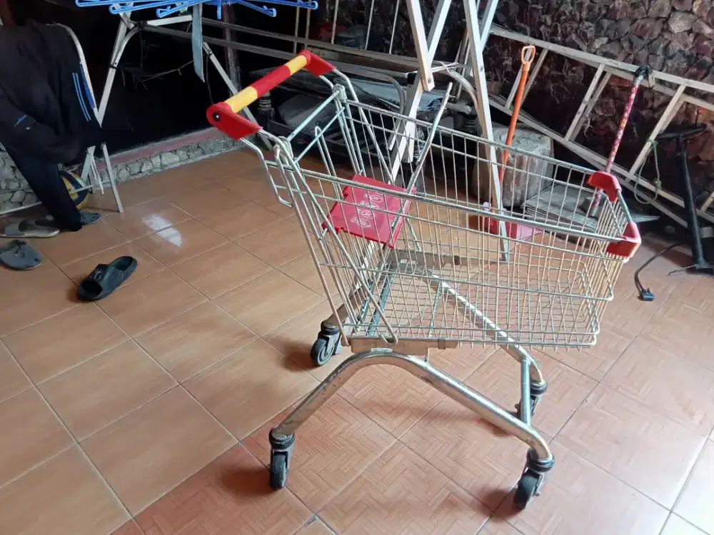 Troli belanja. Untuk ke pasar