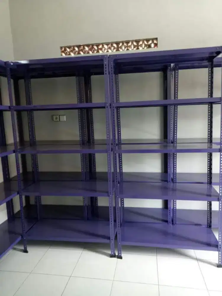Rak besi gudang kokoh kuat