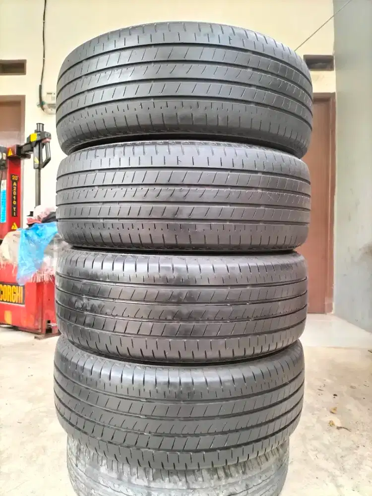 BAN 215/55 R17 BRIDGESTONE TURANZA T005A