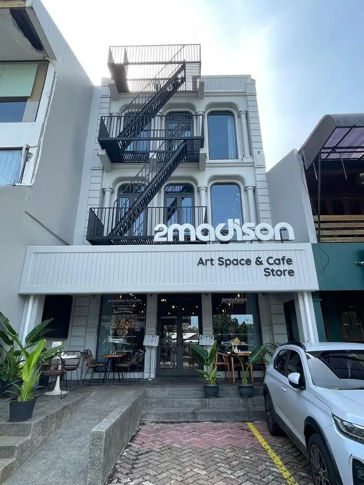 Dibutuhkan SERVER CAFE Senior