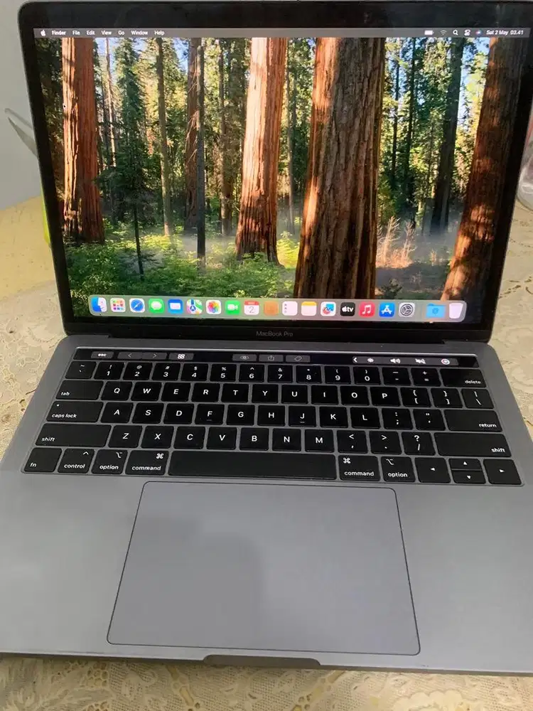 jual cepat! Macbook Pro 2019 Ram 8 Ssd 128 layar 13 inch grey