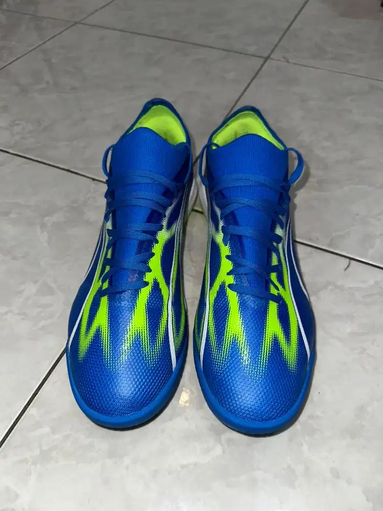 Sepatu futsal Puma Ultra Match IT warna Ultra Blue size 43