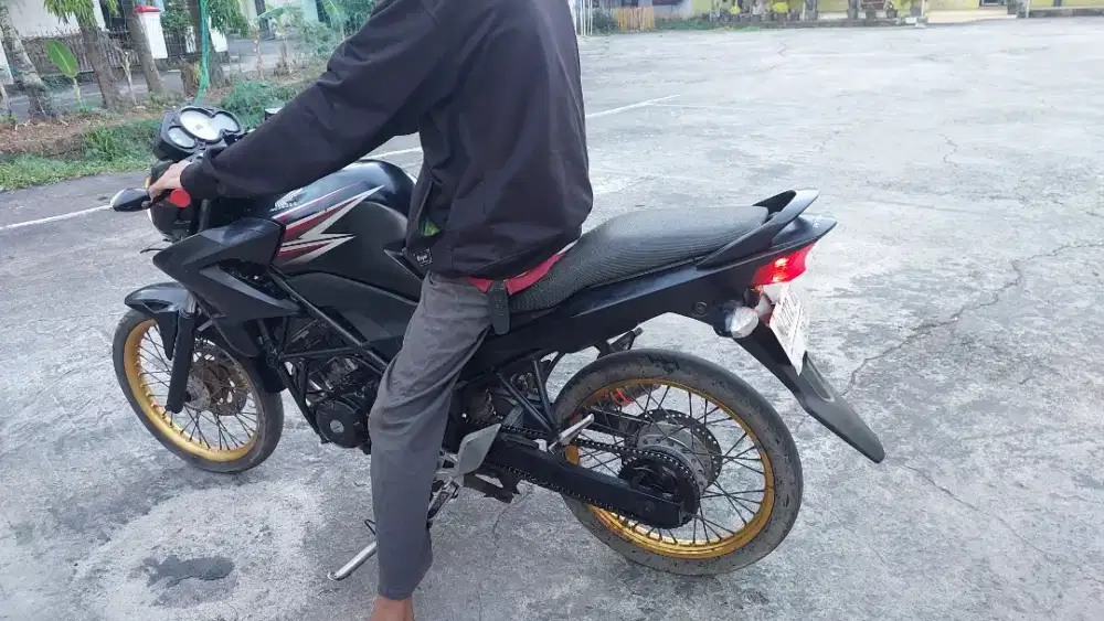 Honda CB 150 R 2013 hitam
