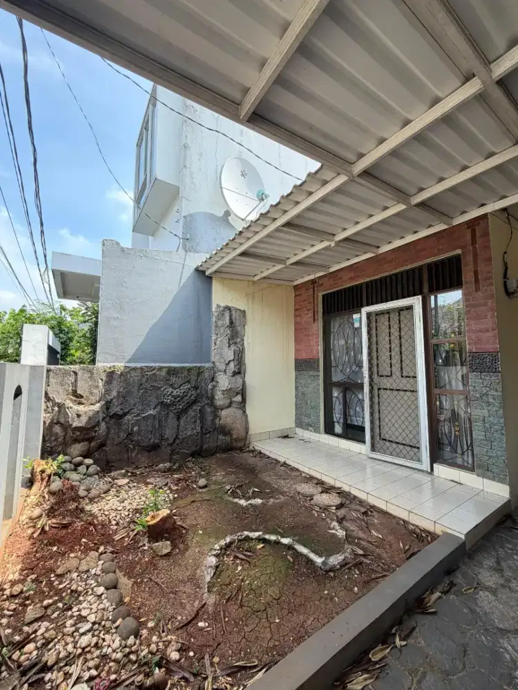 Rumah bagus dkt Stasoun,tol  sekolah ternama Kencanaloka BSD