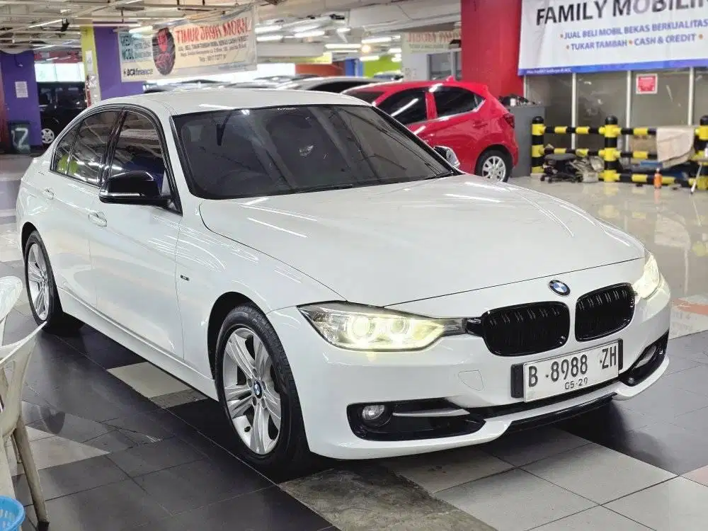 BMW 320i sport 2013 putih