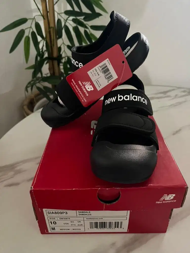 Sendal anak kondisi baru size 27,5