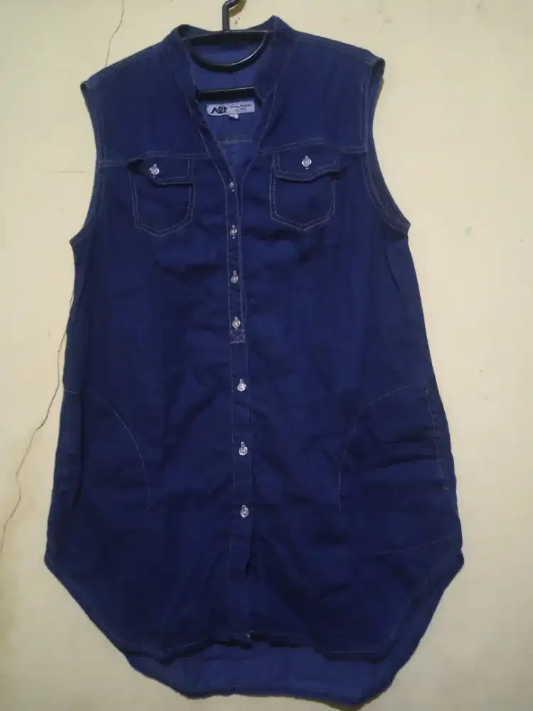 PRELOVED
OUTER/TUNIK JEANS WANITA
TANPA LENGAN
