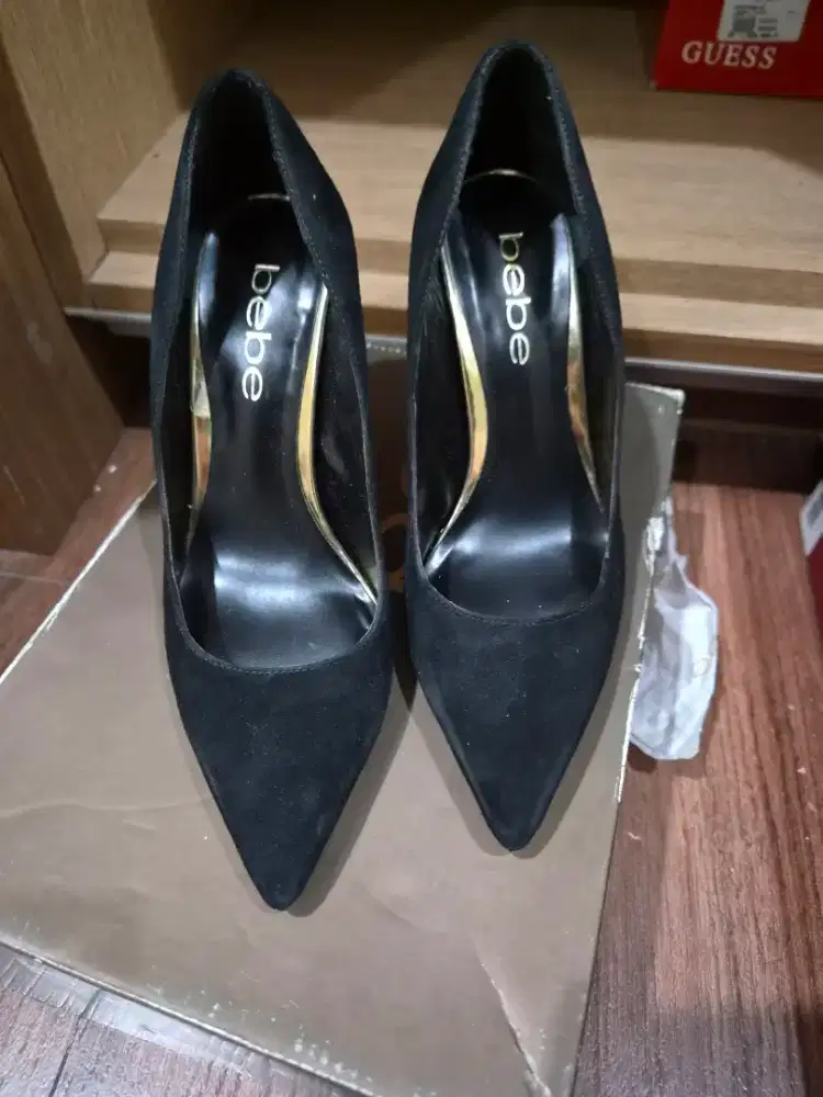 Sepatu heels hitam bebe