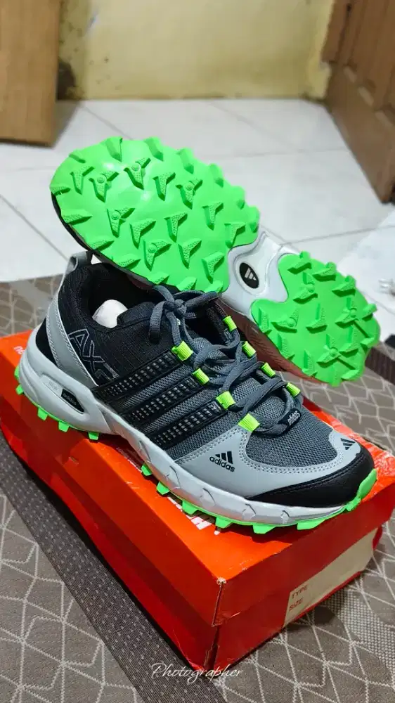 Sepatu Adidas 42