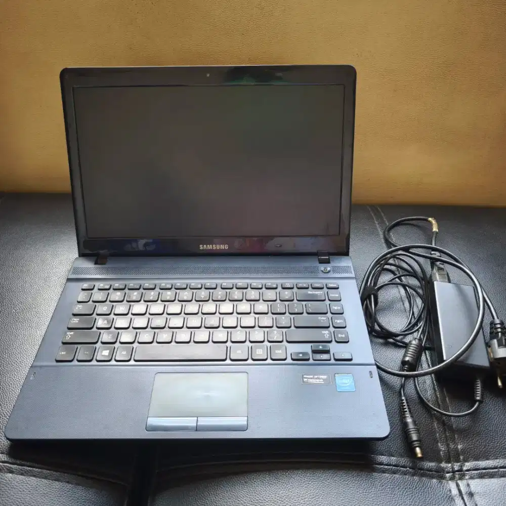Laptop Samsung ATIV Book 2 NP270E4V – X01ID