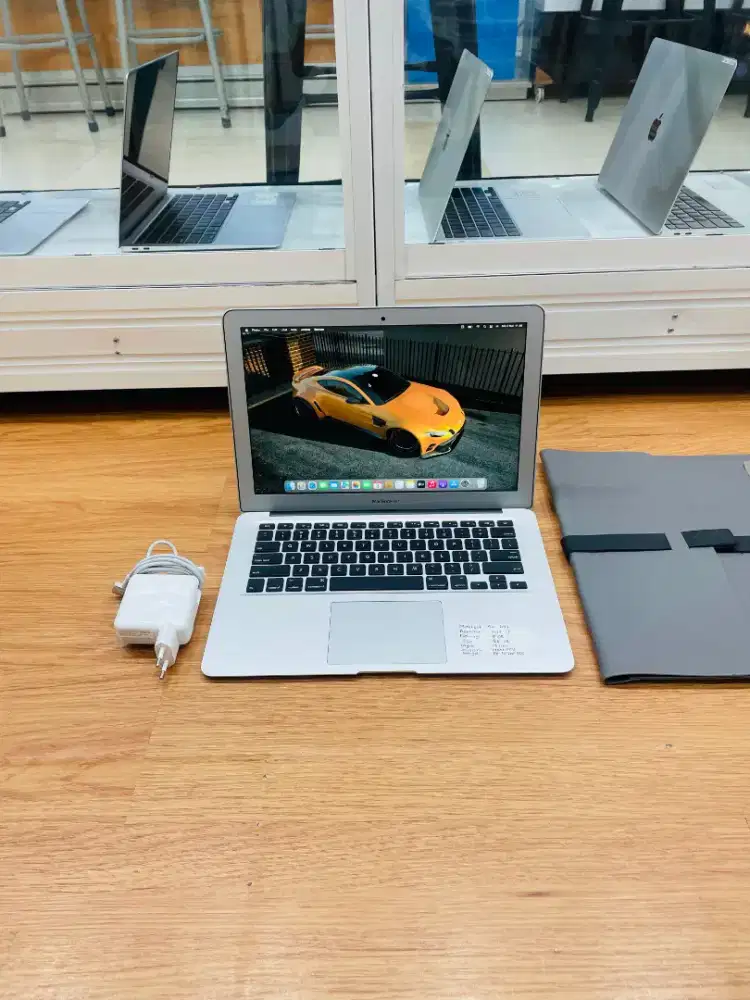 MacBook Air 13 2017 Core i5 / 8 GB / 128 GB --Best Seller