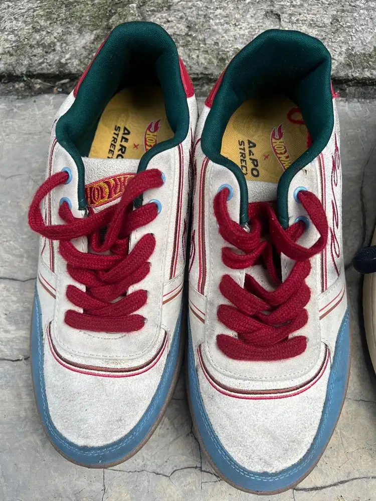 Sepatu second take all