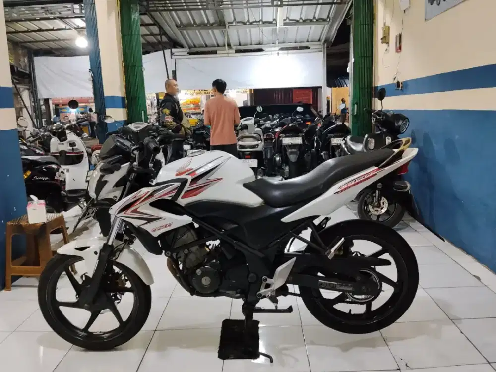 jual honda cb 150R 2013 siap pakai gress