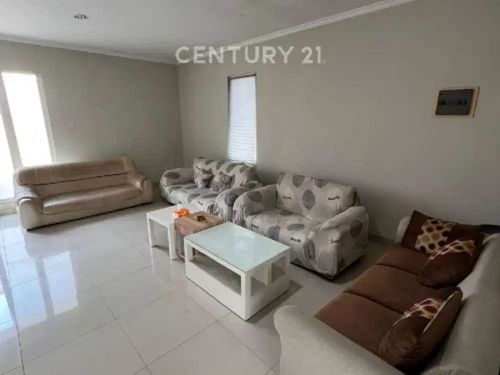 Rumah Kompleks Florencia Dekat Pos Satpam
