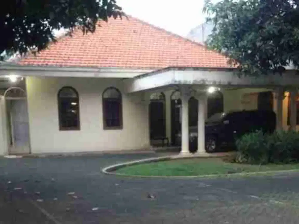 Rumah luas 1000 m² di Tebet dijual di harga NJOP
