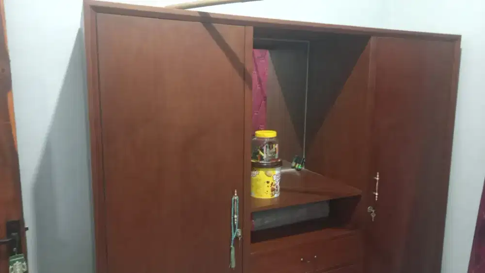 lemari kayu jati