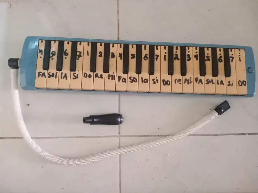 Pianika merk Yamaha