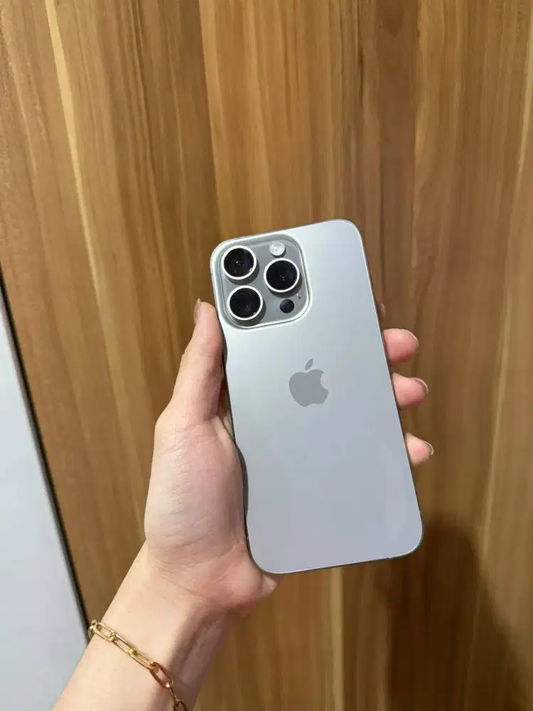 Iphone 15 Pro 128 GB resmi Indonesia, Natural Titanium