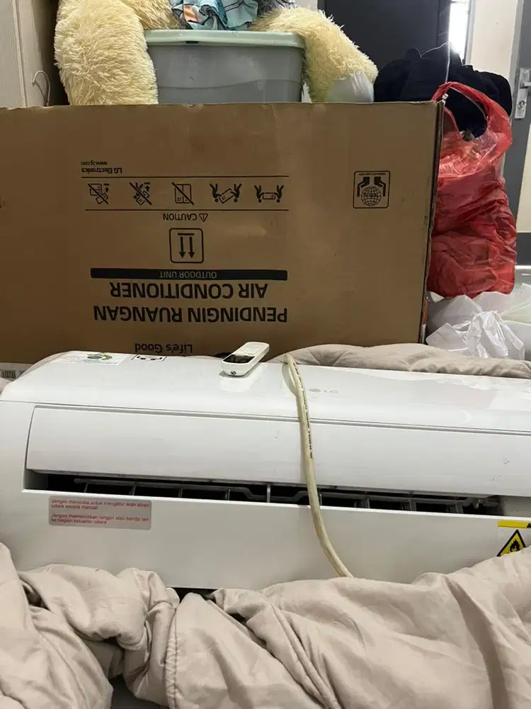 AC MERK LG air conditioner