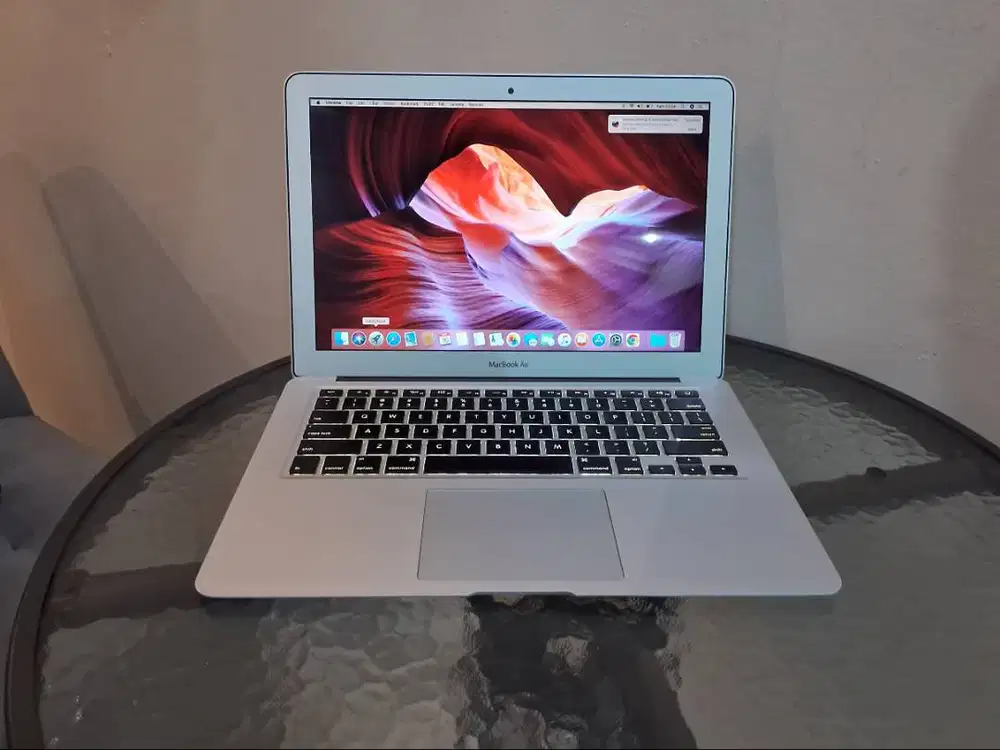 MacBook Air 13 Core i5 SSD 200GB Laptop Mulus Tanpa-DENT Garansi Toko