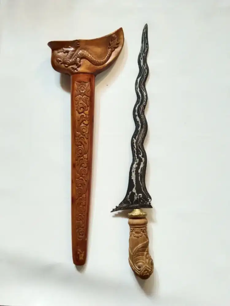 Keris antik ukir