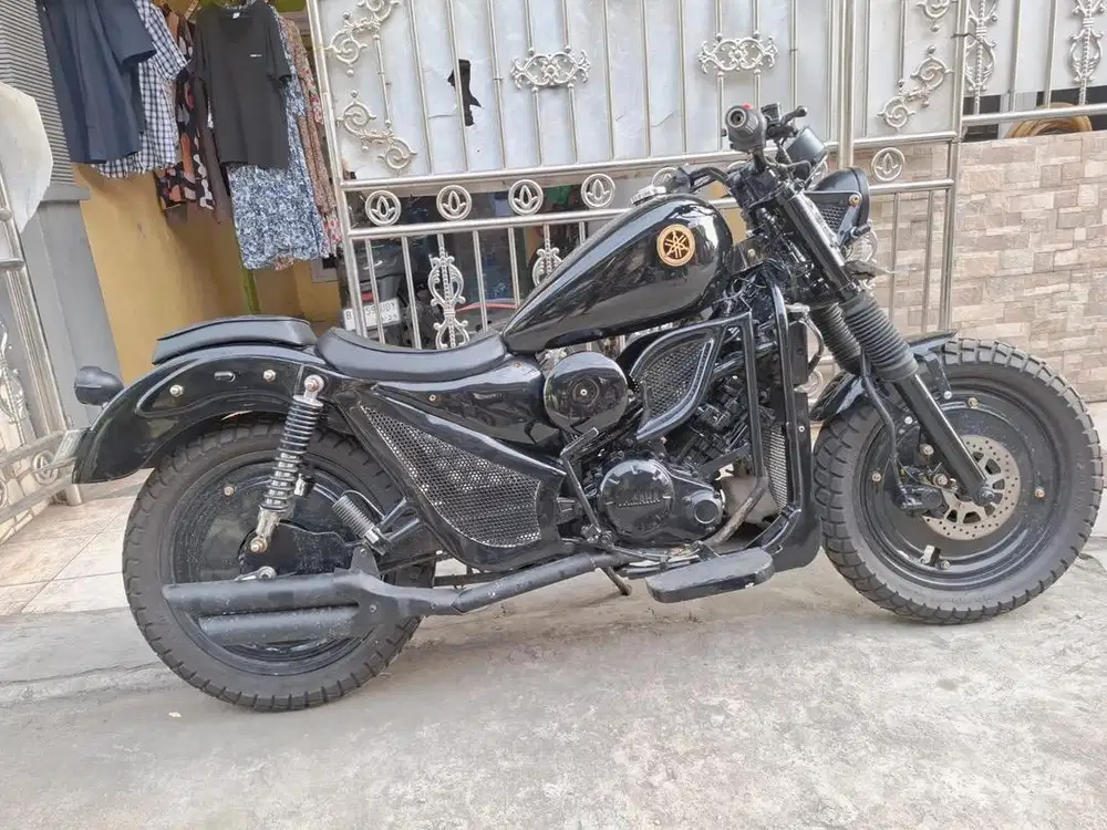 Yamaha Custom Bobber Black Style