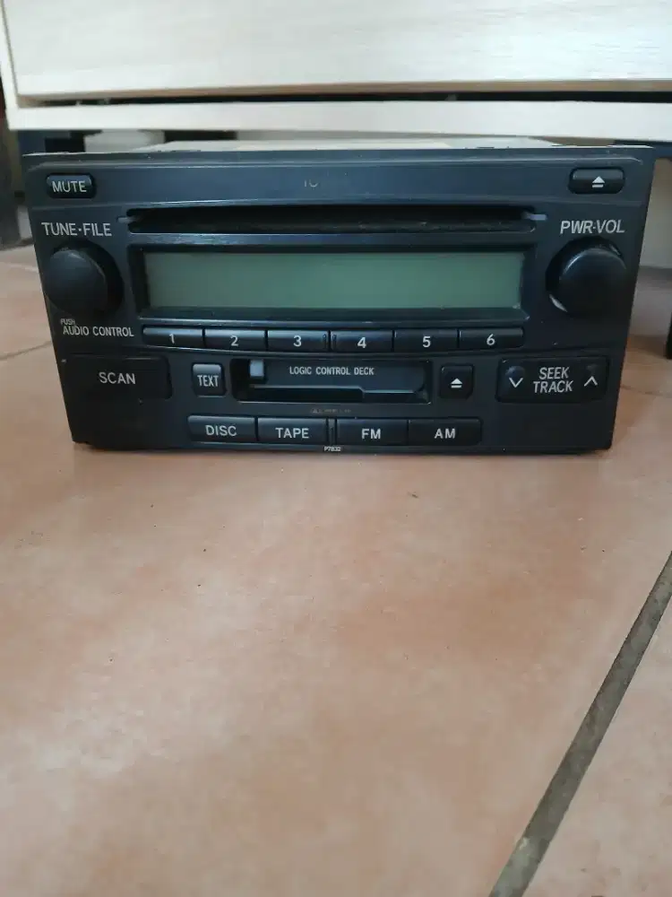 Head Unit / Tape Orisinal Toyota Innova 2006 - Pioneer OEM