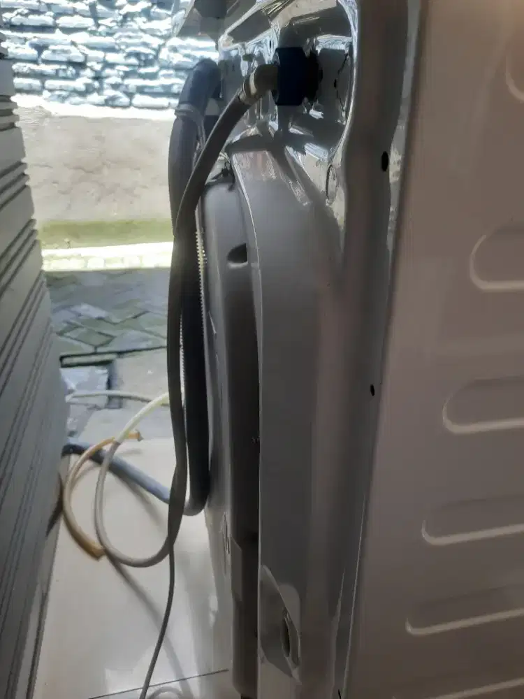 Dijual mesin cuci electrolux 7kg