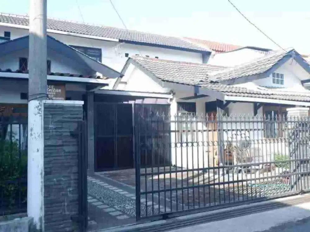 dijual rumah bagus dan luas di jalan kupang dekat griya antapani bandung Jawa barat