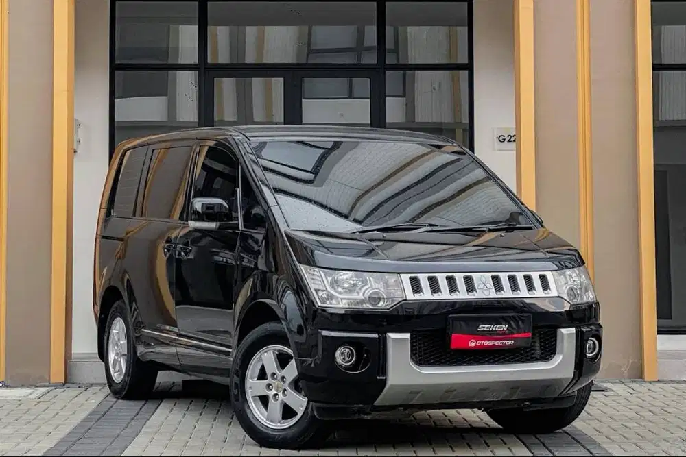 Mitsubishi Delica 2.0 Royal Bensin AT Matic 2015 Hitam. FULL RECORD!!!
