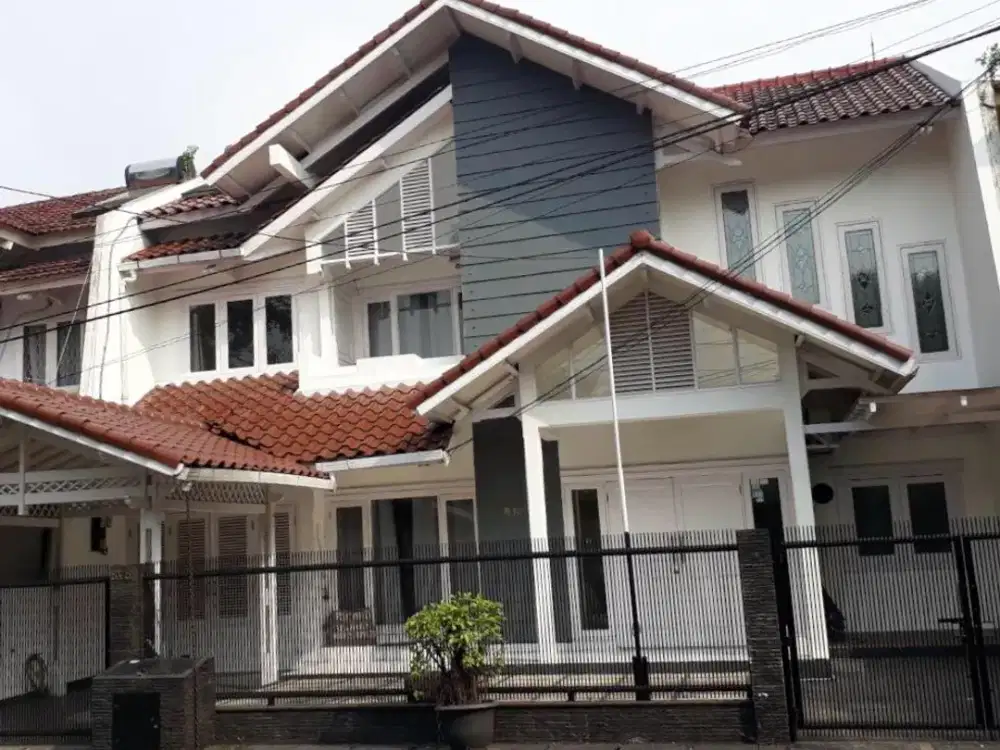 Rumah Elit Private Pool Full Furnished Siap Huni di Bona Indah Lebak Bulus