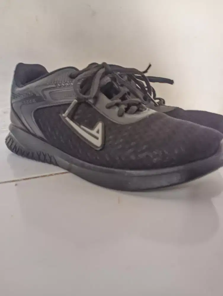 Dijual sepatu, UK 40