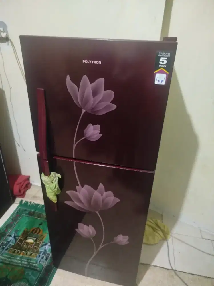 kulkas 2 pintu polytron 90% mulus