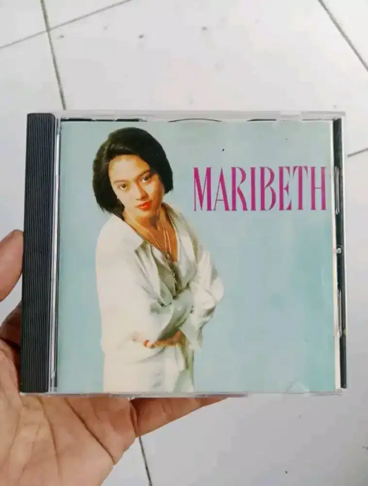 CD Alone Againt The World ,Maribeth original