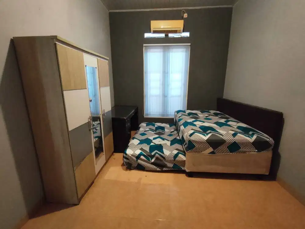 Dijual Spring Bed ex Informa, Meja Kerja, Lemari Pakaian