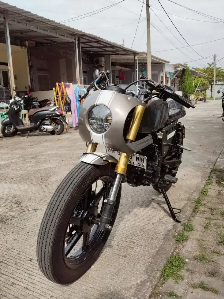 CAFE RACER BASIC MEGAPRO 160CC