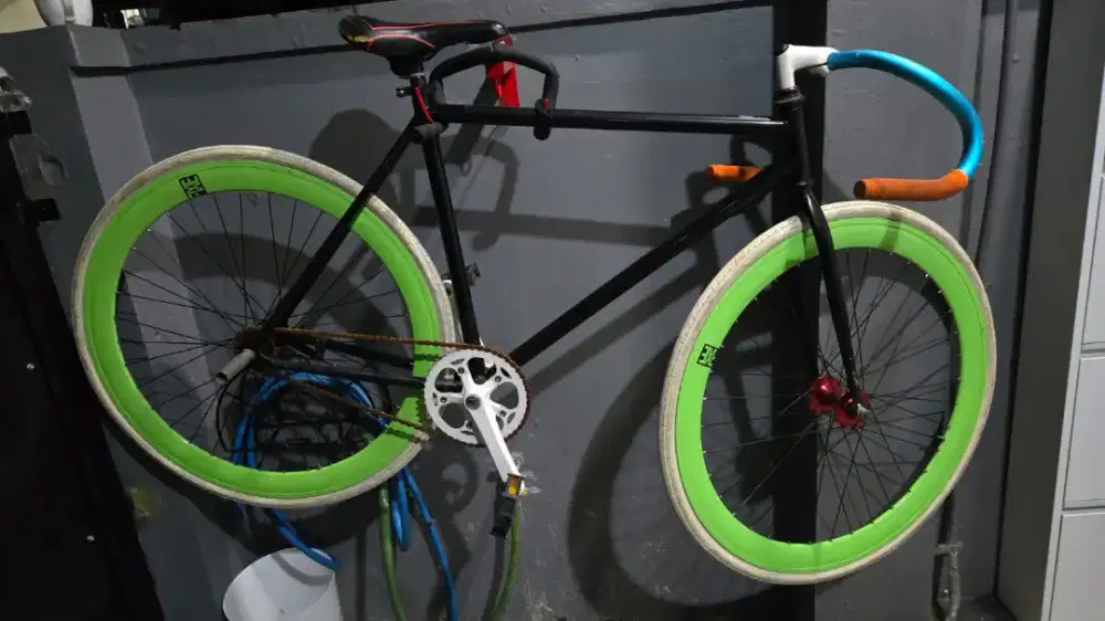 Di jual sepeda fikxi